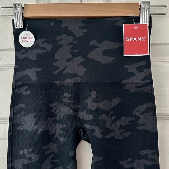 Spanx Look At Me Now Crop Seamless Leggings Black Camo - Picture 5 of 11